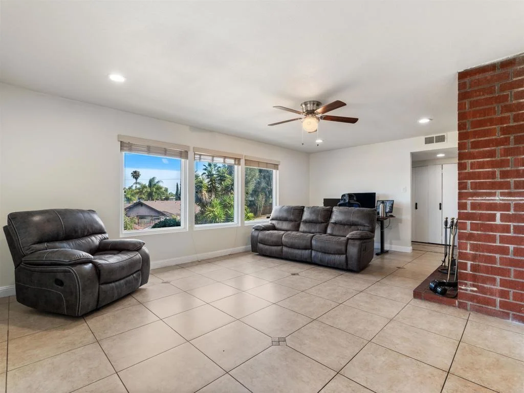 Photo of 2443 Helix Street