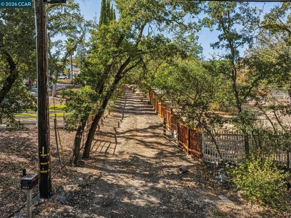 Photo of 2050 Buttner Rd