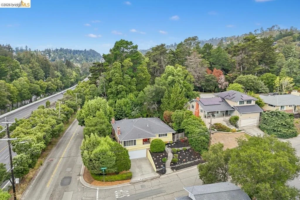 Photo of 1 Woodcrest Cir