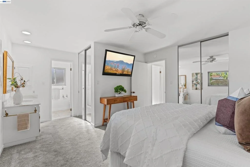 Photo of 4950 Black Ave