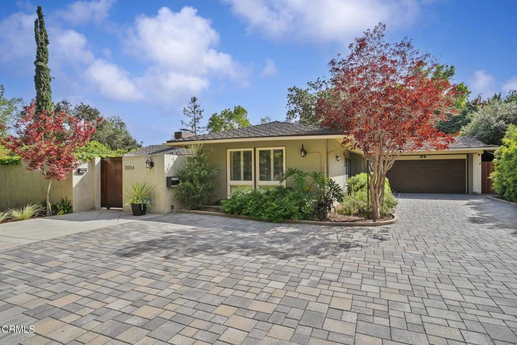 Photo of 2004 Glenview Terrace