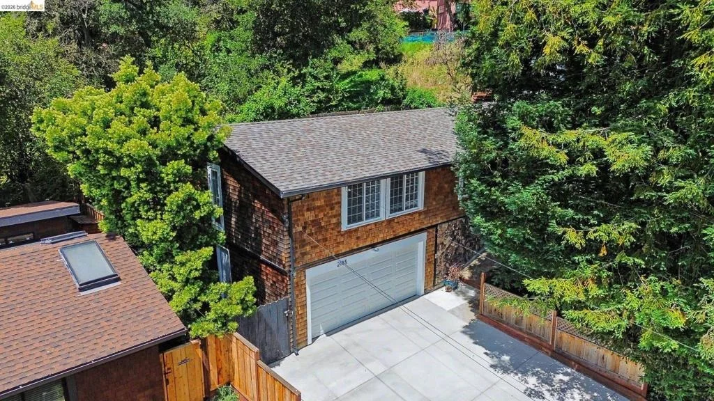 Photo of 2185 Trafalgar Pl