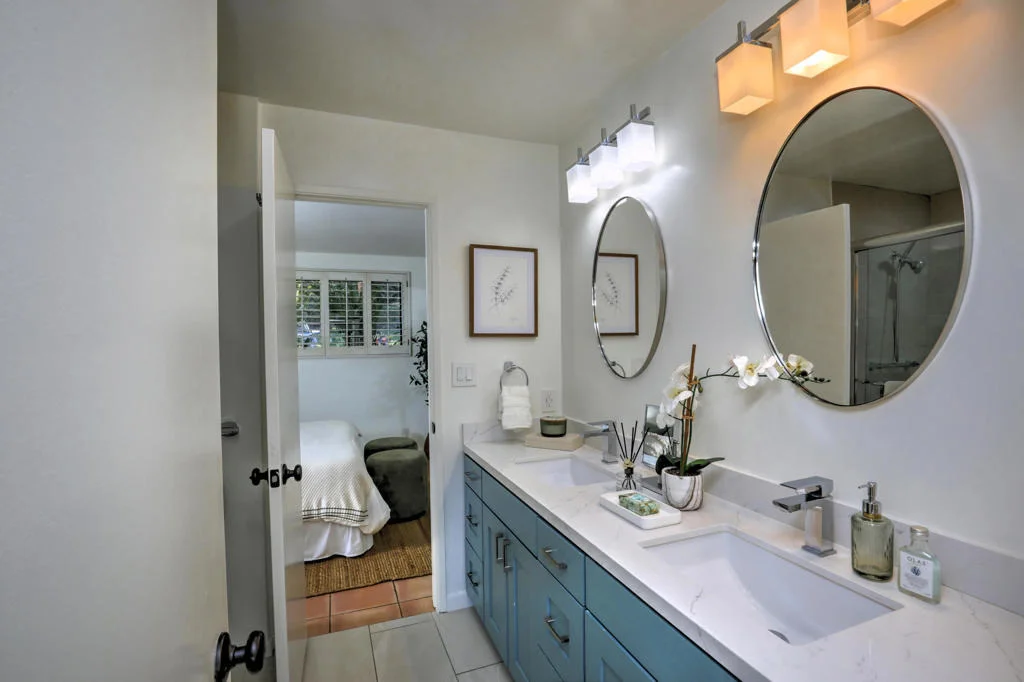 Photo of Unit 712 at 3375 Foothill Road