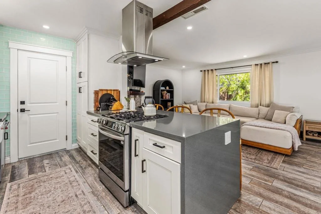 Photo of 1639 Mountain View Avenue