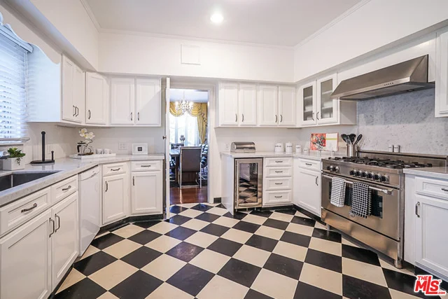 Photo of 517 N Rodeo Drive