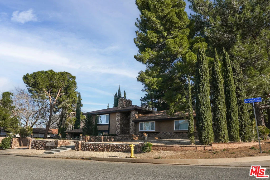 Photo of 42060 Parkmont Drive