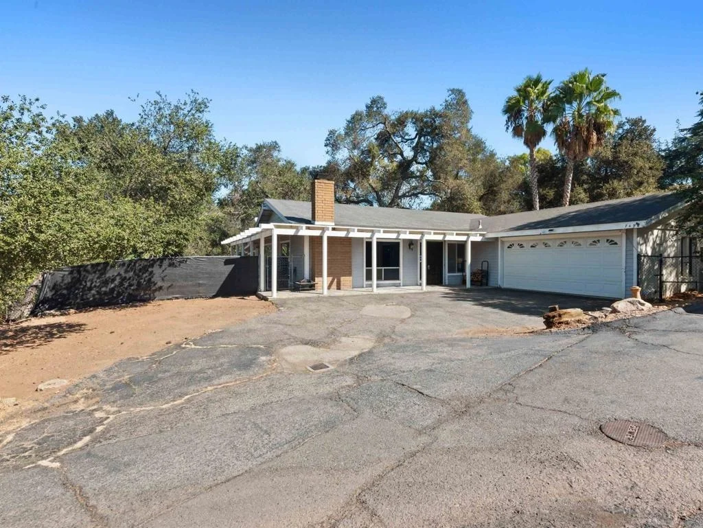 Photo of 749 De Luz