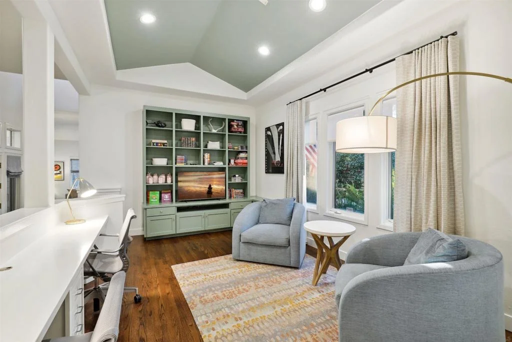 Photo of 4525 27 Conrad Drive
