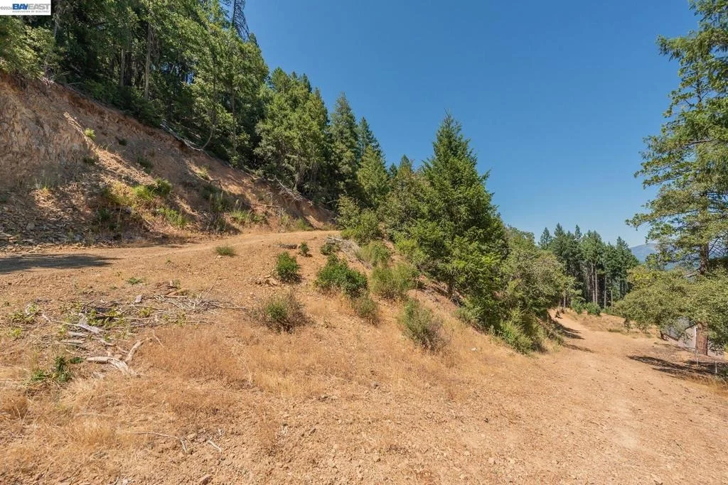 Photo of 190 Moore Gulch