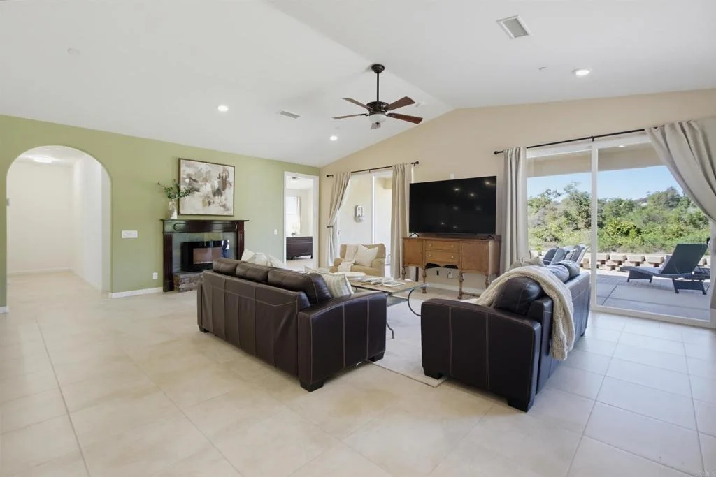 Photo of 4580 El Mirlo