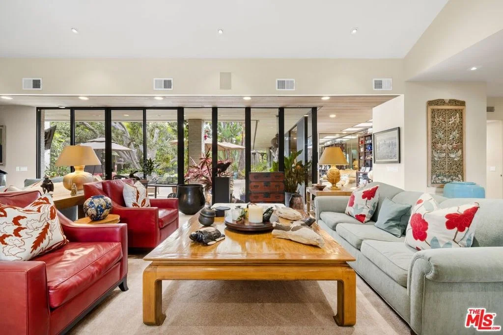 Photo of 715 N Beverly Drive