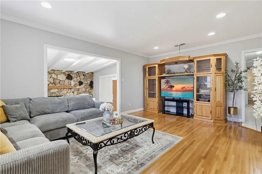 Photo of 555 W Shadwell