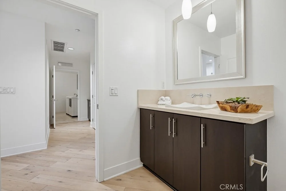 Photo of Unit 406 at 402 Rockefeller