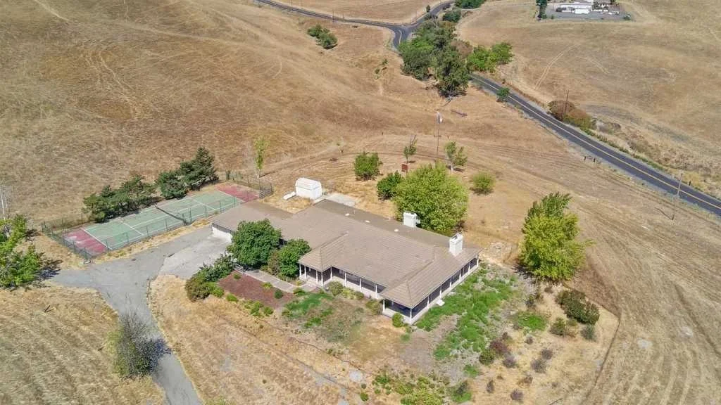 Photo of 9050 Highland Rd