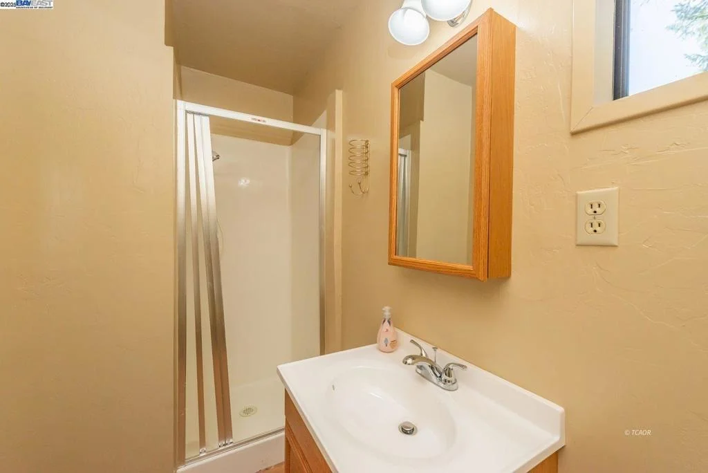 Photo of 230 Lakeview Dr.