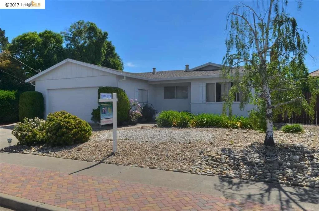 Photo of 1572 Laverne Way