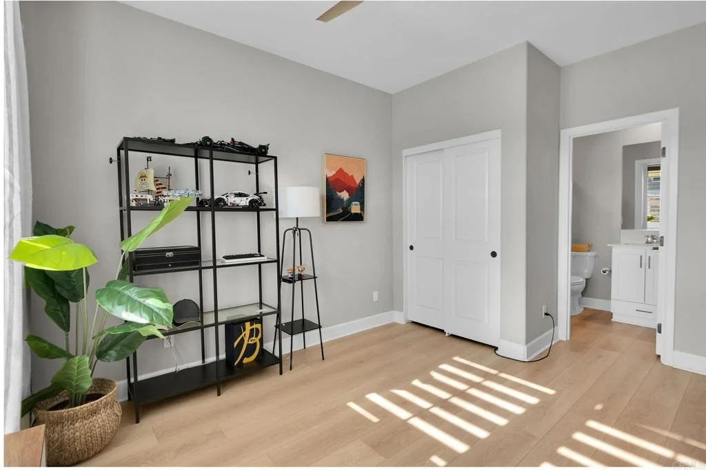 Photo of 916 Lindbergh Drive