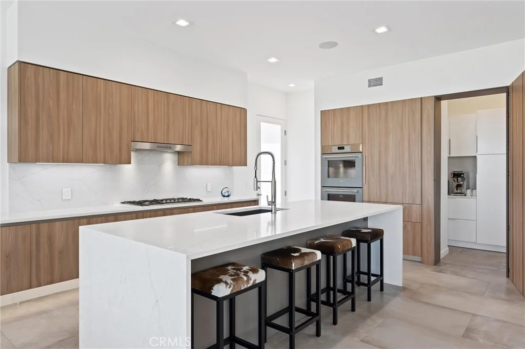Photo of 47090 Amir Drive