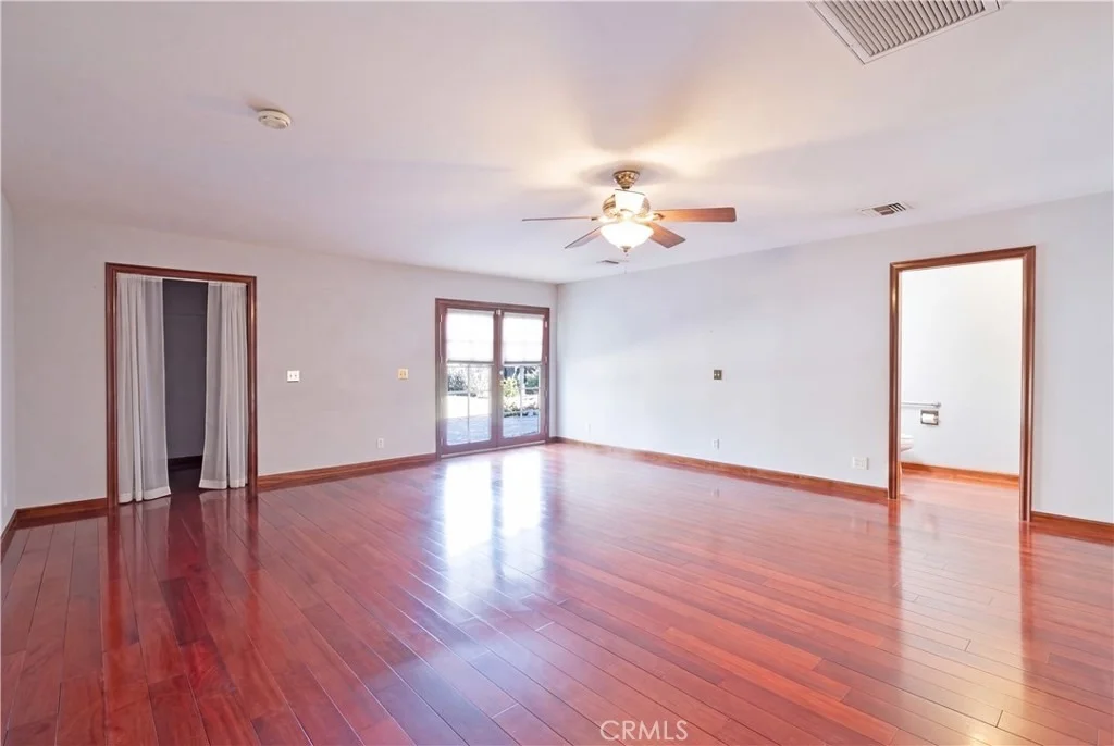 Photo of 7032 Encino