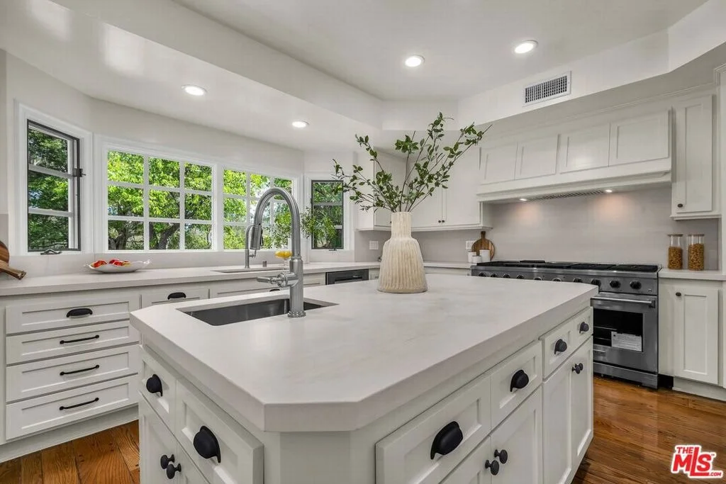 Photo of 3225 Iredell Lane