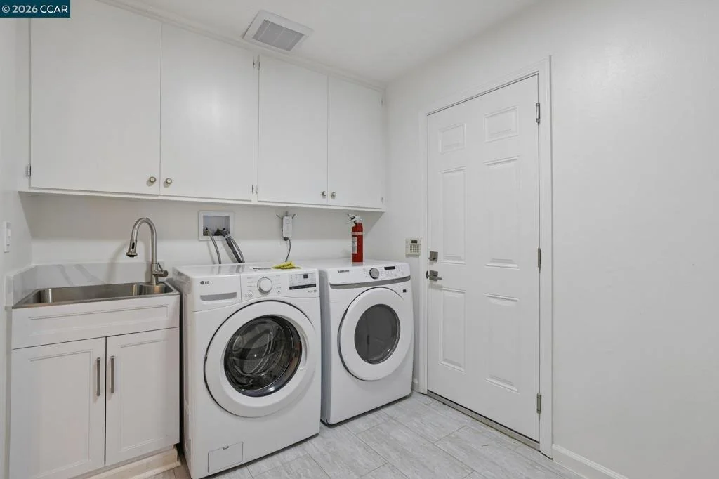 Photo of 445 Kingsford Dr