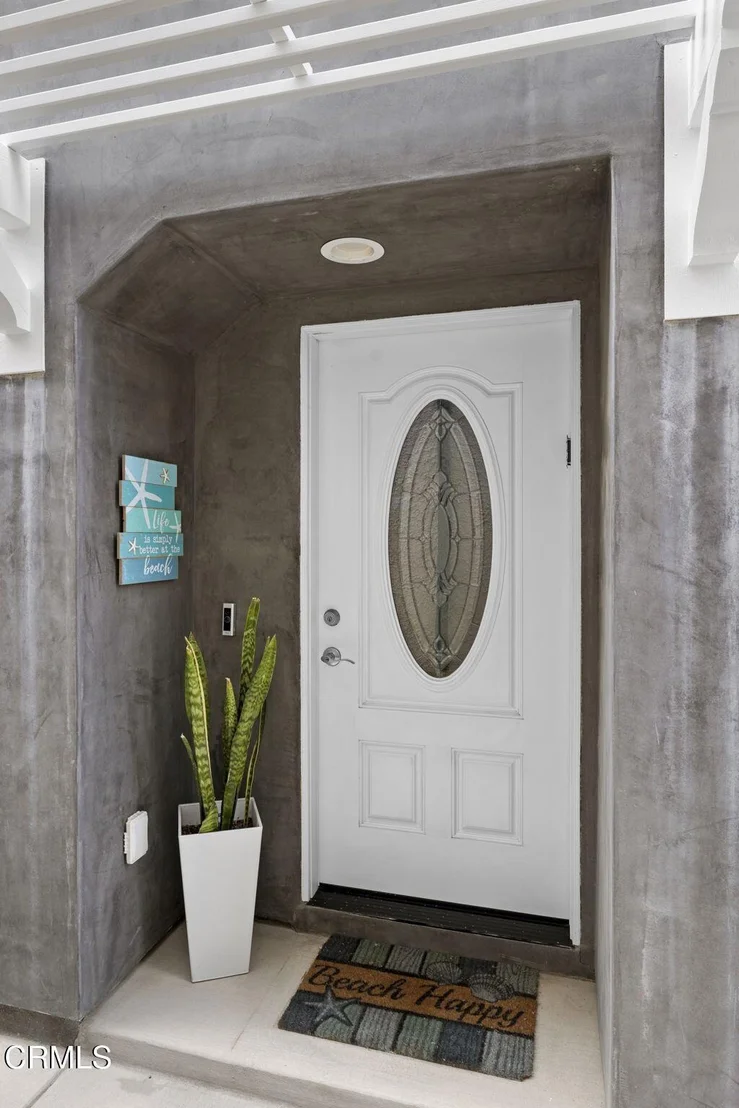 Photo of 104 La Brea Street