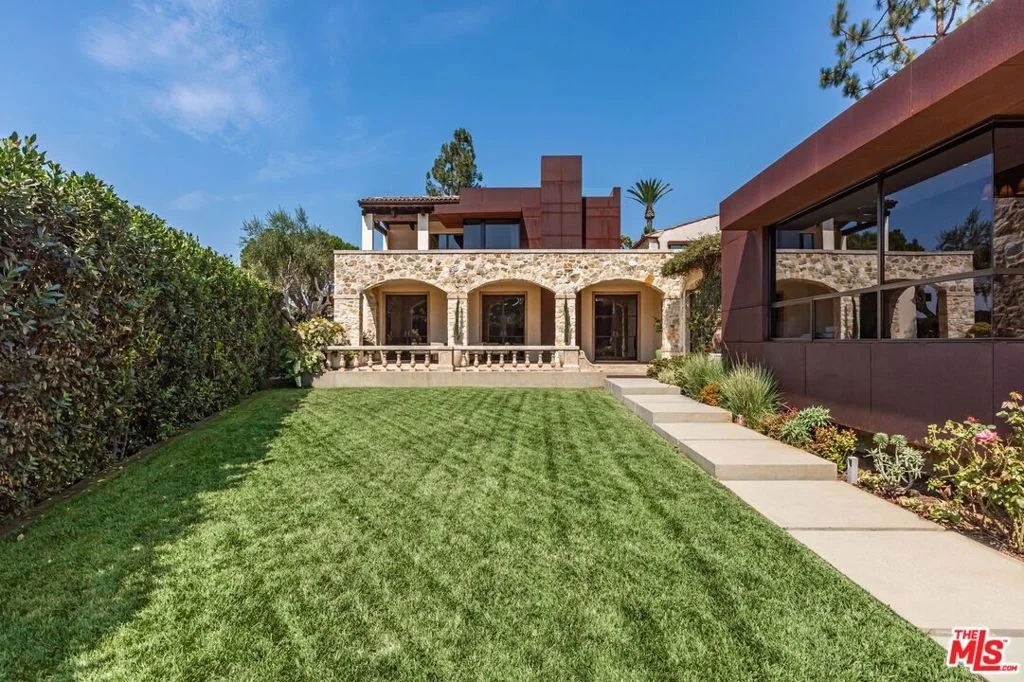 Photo of 976 N Alpine Drive