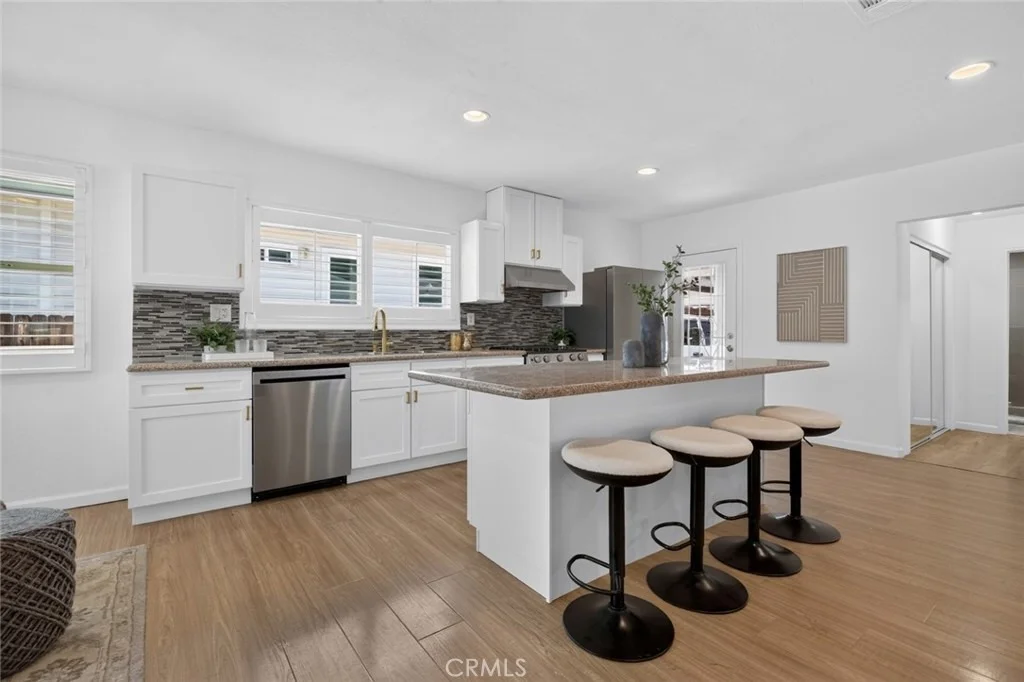 Photo of 528 W Doran