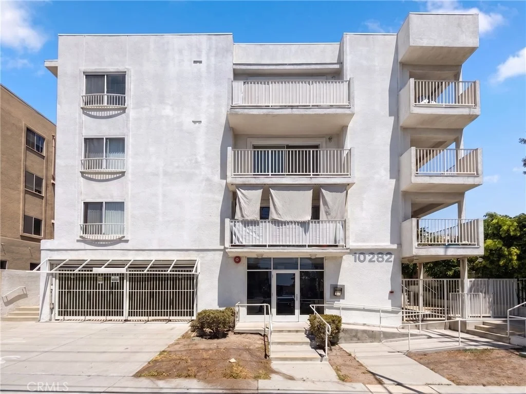 Photo of Unit 201 at 10282 Tujunga Canyon Boulevard