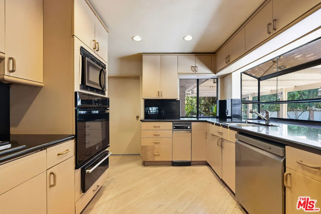 Photo of 521 N Crescent Drive