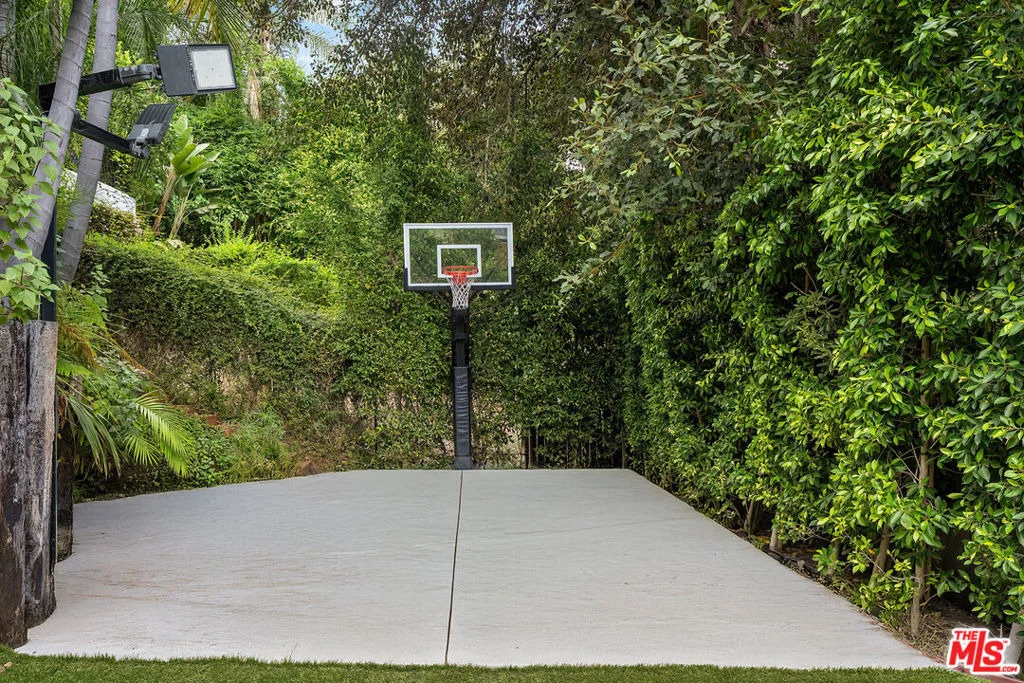 Photo of 9340 Readcrest Drive
