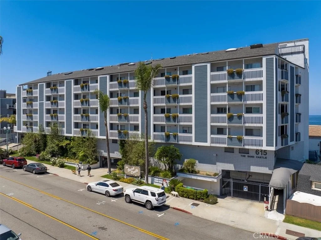 Photo of Unit 504 at 615 Esplanade