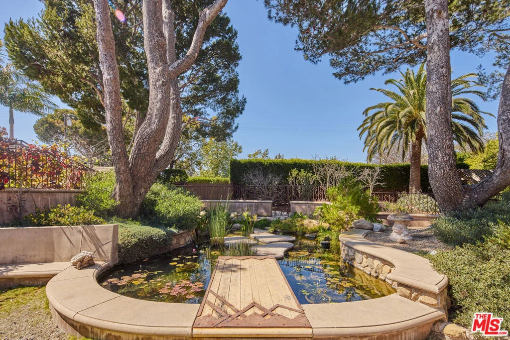 Photo of 28980 Cliffside Drive