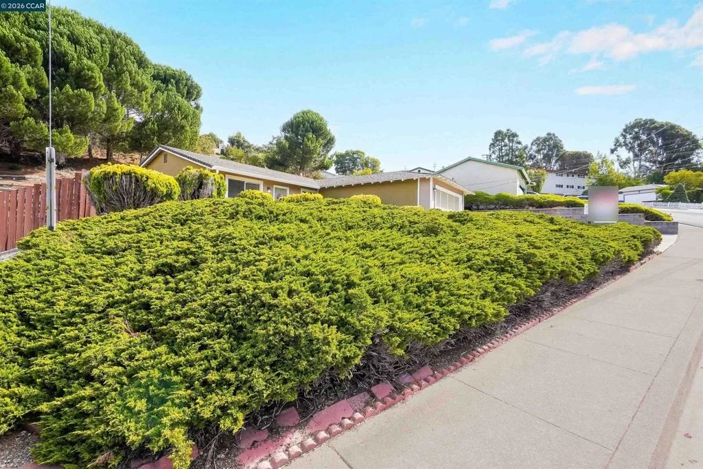 Photo of 2506 Henry Ave