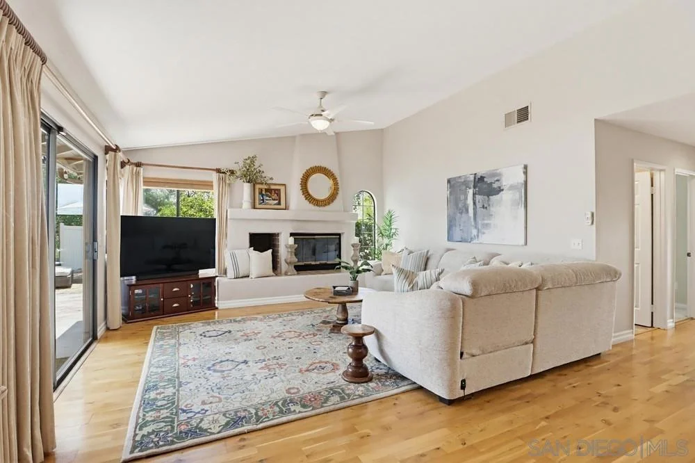 Photo of 2577 Camino Narciso