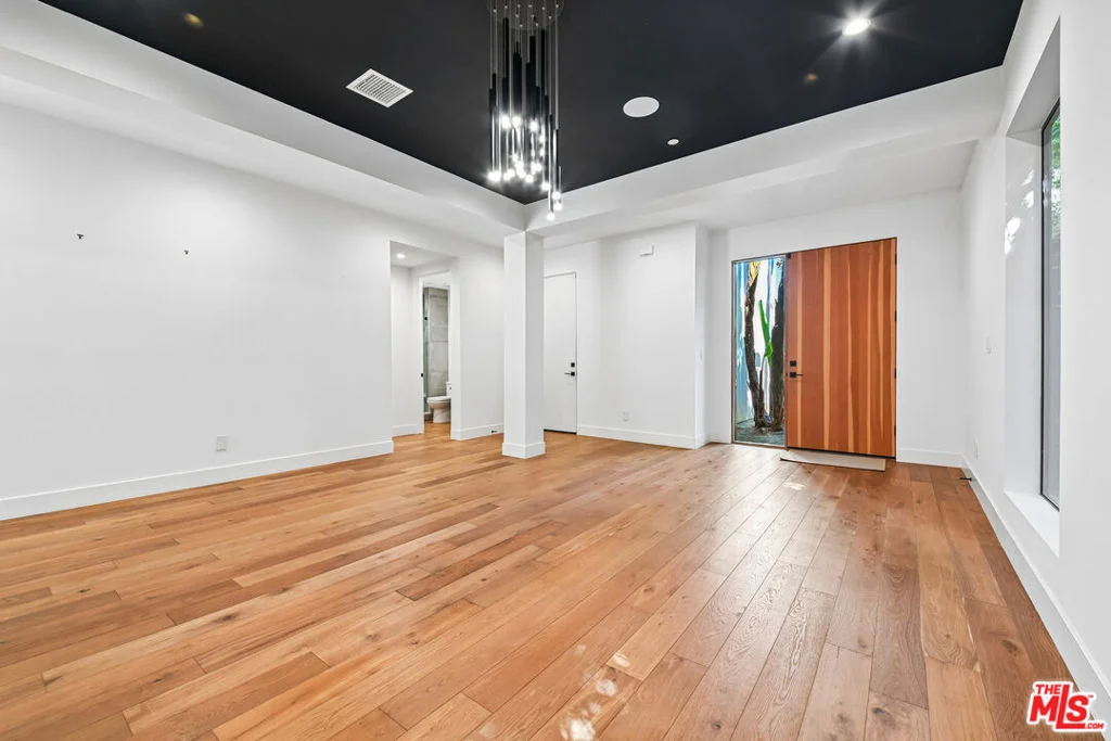 Photo of 1037 Palms Boulevard