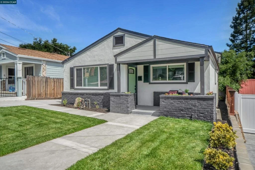 Photo of 2131 Pomona Ave