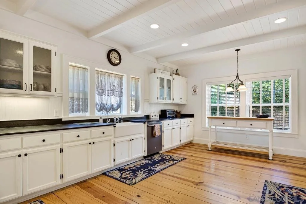 Photo of 4823 Belvedere