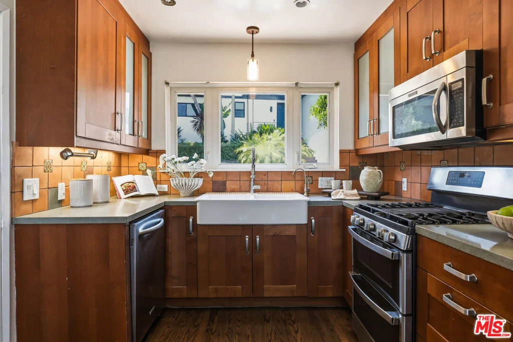 Photo of 2525 Ivanhoe Drive