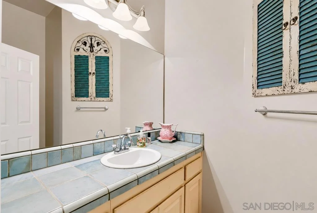 Photo of 991 River Oaks