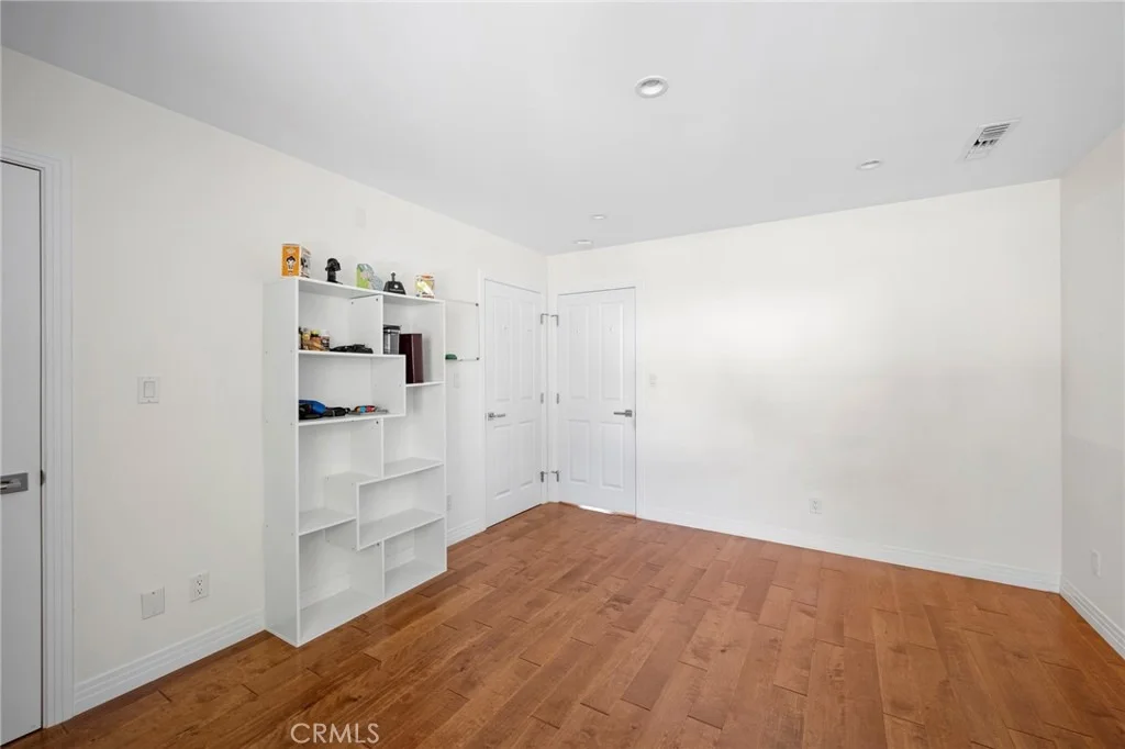 Photo of 2040 W Kenneth Road