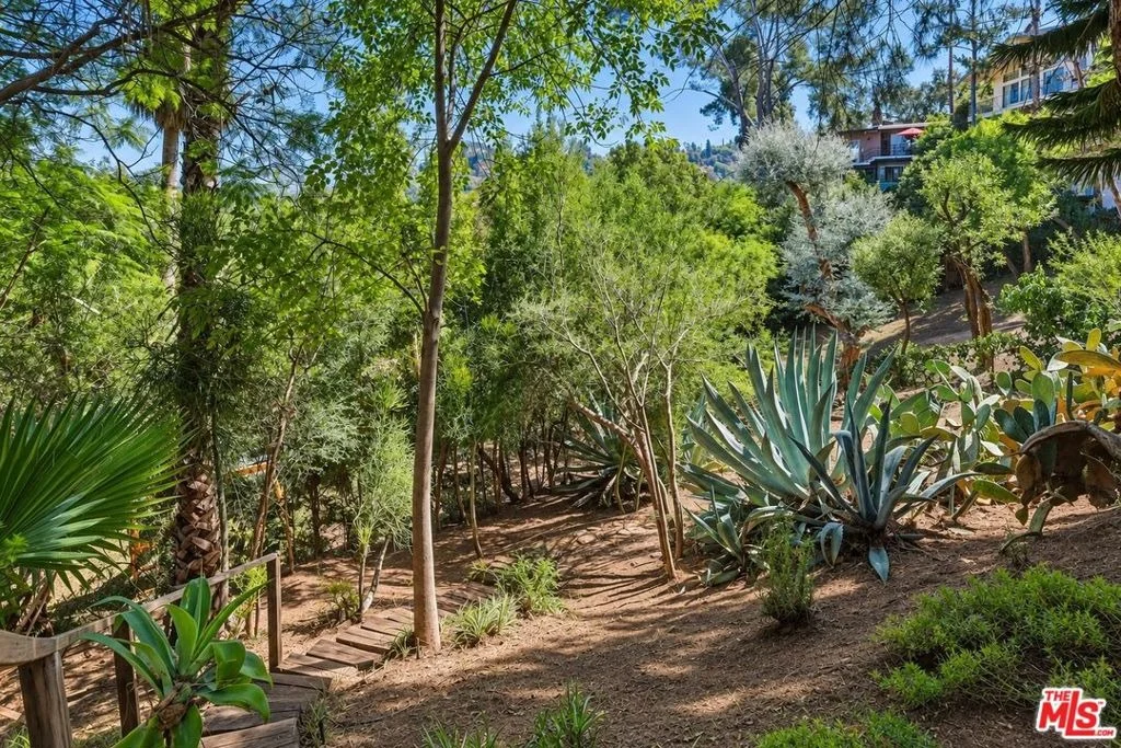 Photo of 2525 Ivanhoe Drive