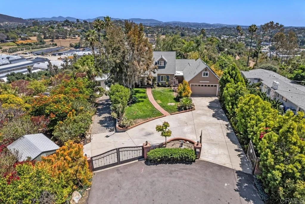 Photo of 746 Sunrise Drive E