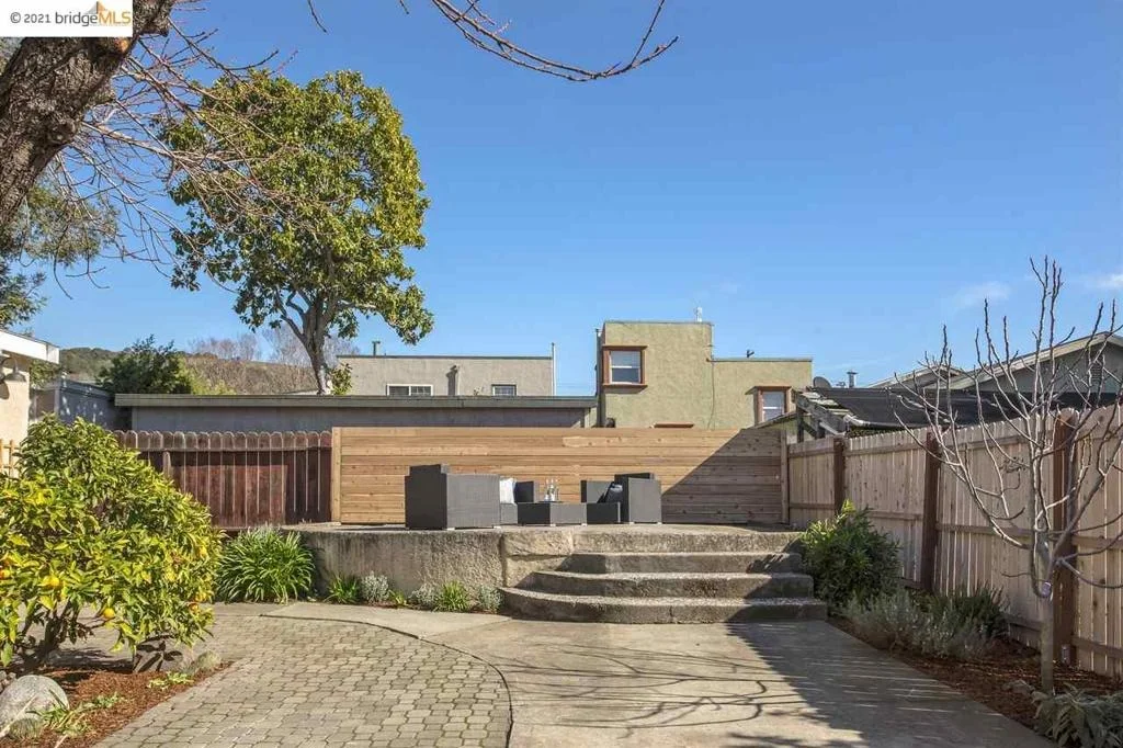Photo of 450 Lewis Ave
