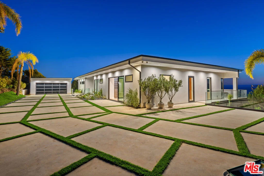 Photo of 4732 Avenida Del Mar