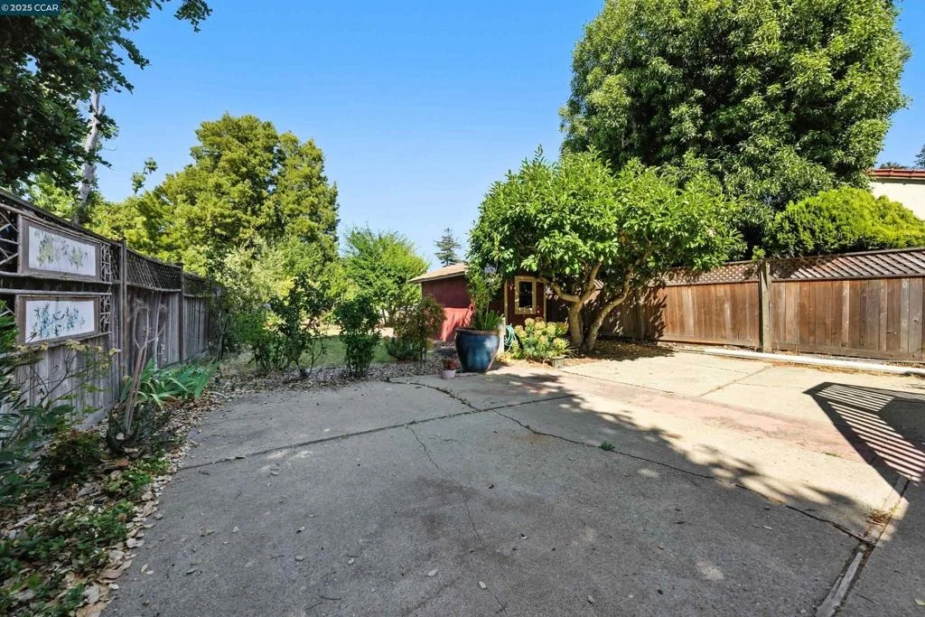 Photo of 7420 Sunkist Dr