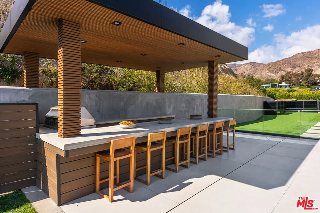 Photo of 23917 Malibu Road