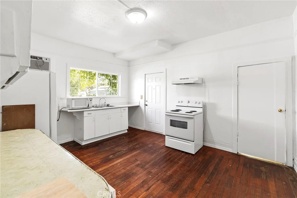 Photo of 818 6th Avenue