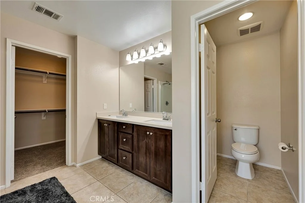 Photo of 1445 Chinaberry