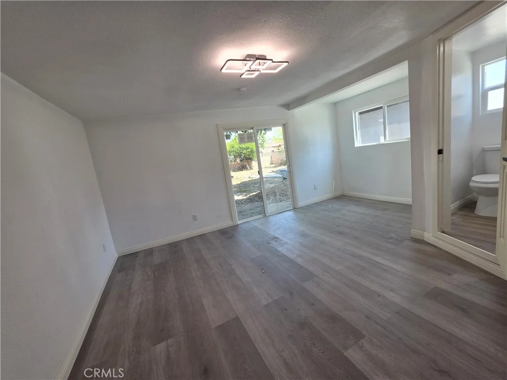 Photo of 4660 Paramount